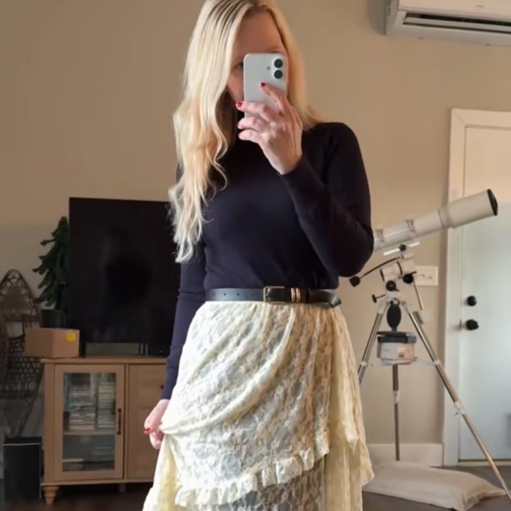 Lace Assymetrical Maxi Skirt - Picture 4 of 4